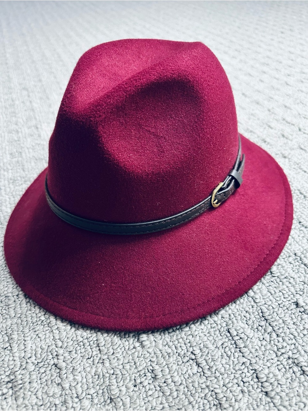 Peter Grimm Burgundy Wine Wool Felt Fedora Hat Brown Belt Buckle Band One Size
